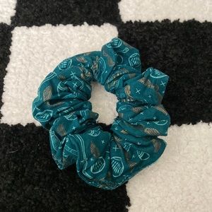 Harry Potter scrunchie.